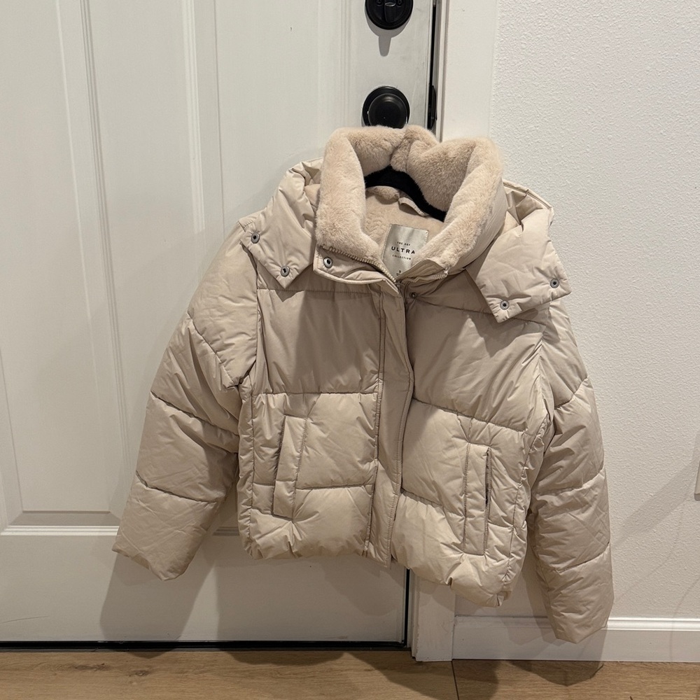 Abercrombie & Fitch Cream Puffer Jacket with Faux Shearling Collar
